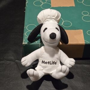 Peanuts x MetLife Chef plush Snoopy